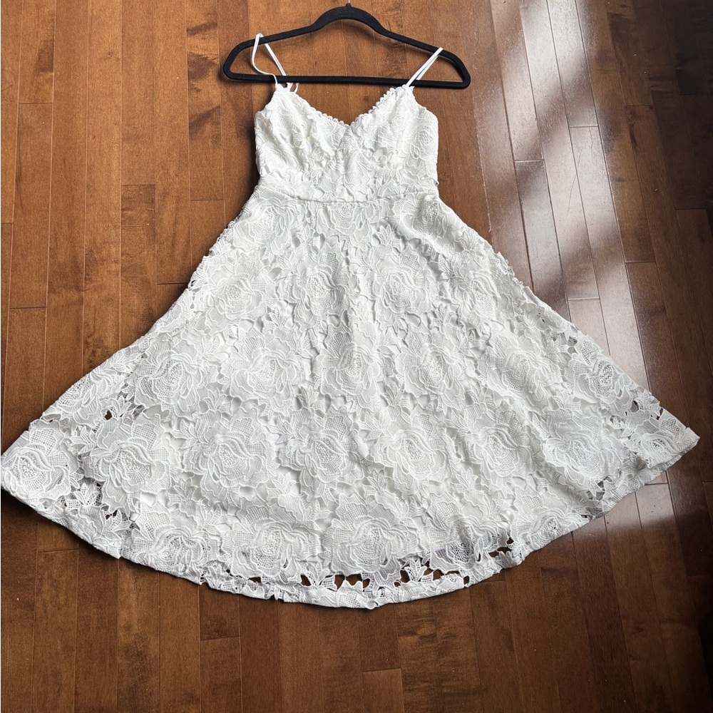 Chic White Floral Lace Dress